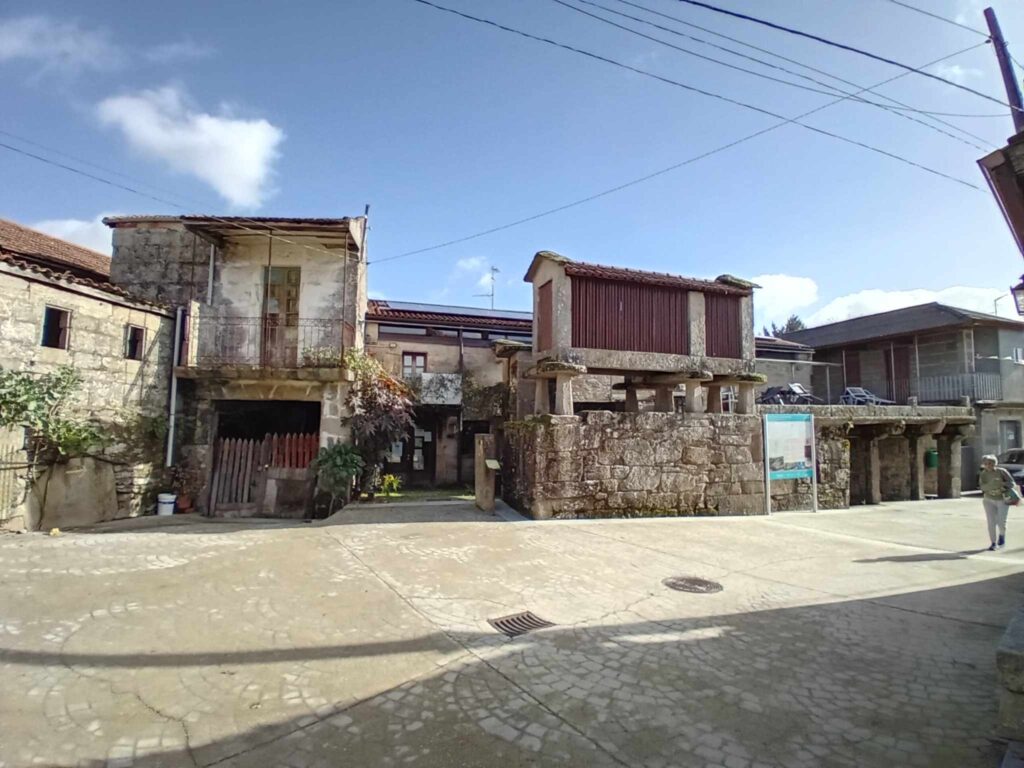 Albergue de peregrinos de Cea onde se bifurca o Camiño a Oseira e a Piñor