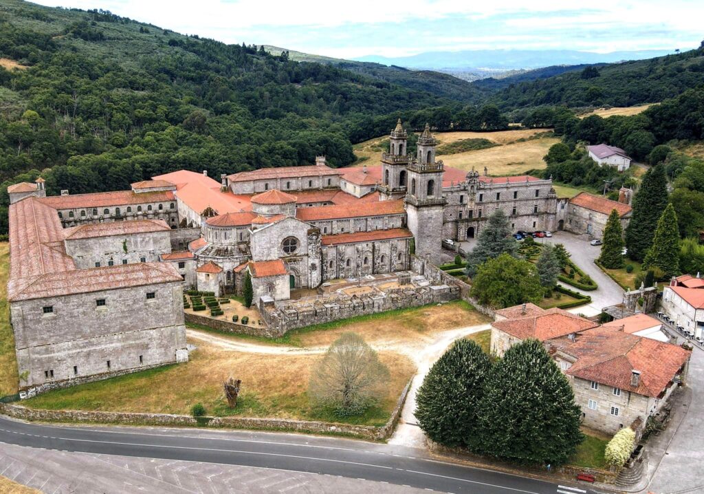 O impresionante Mosteiro de Oseira tense por o Escorial galego